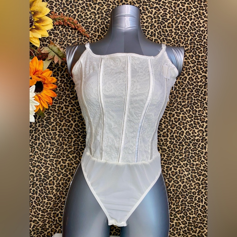 🦋B2G1🦋White Lined Lace & Mesh Teddy Bodysuit | MEDIUM |